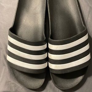 EUC Adidas slides worn once Men’s Size 10